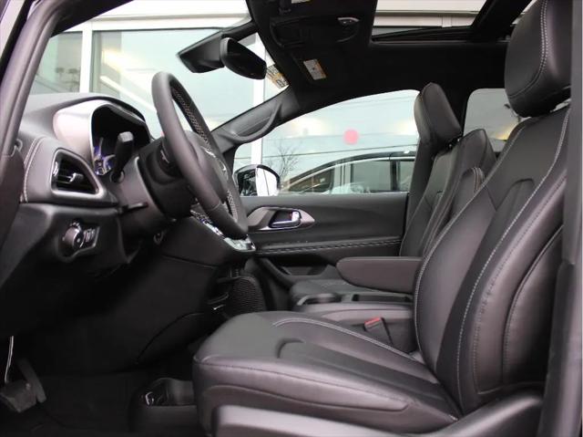 2026 Chrysler Pacifica Select AWD