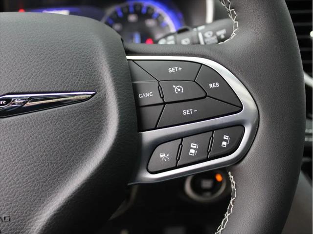 2026 Chrysler Pacifica Select AWD
