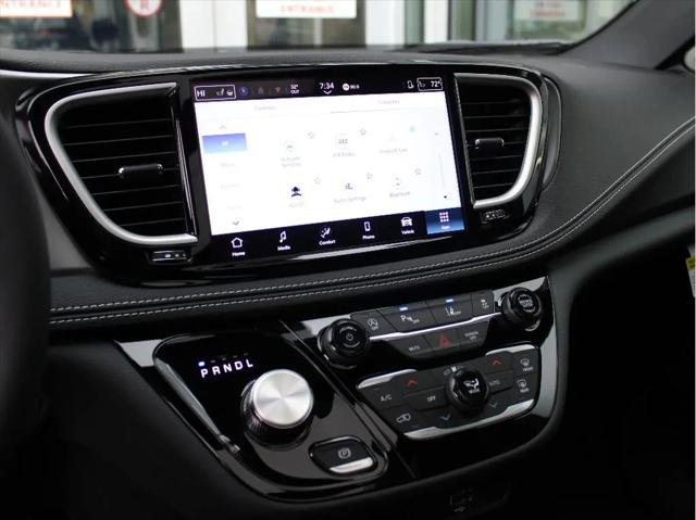 2026 Chrysler Pacifica Select AWD