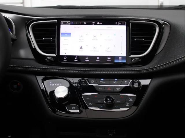 2026 Chrysler Pacifica Select AWD