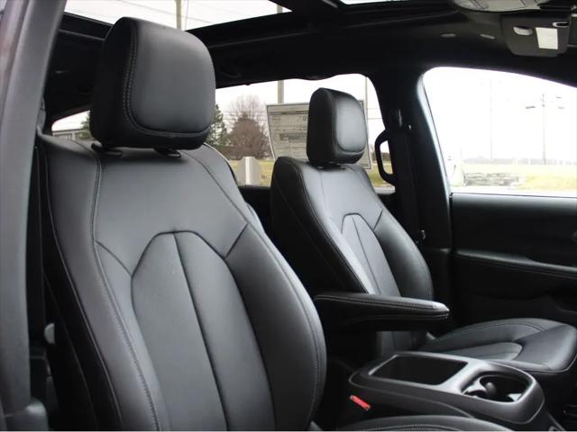 2026 Chrysler Pacifica Select AWD