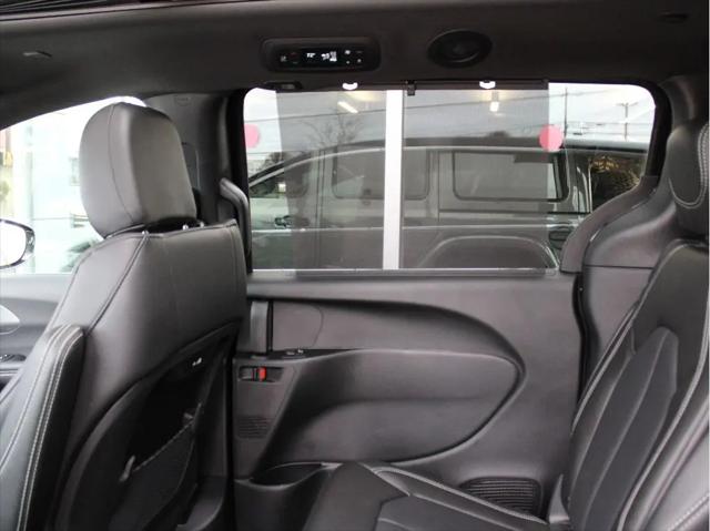 2026 Chrysler Pacifica Select AWD