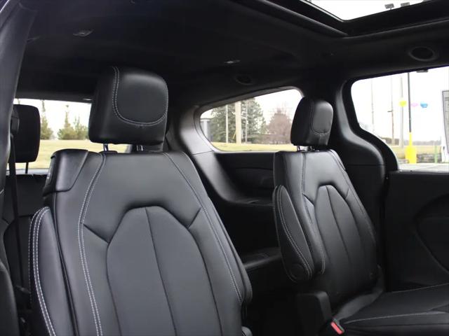 2026 Chrysler Pacifica Select AWD
