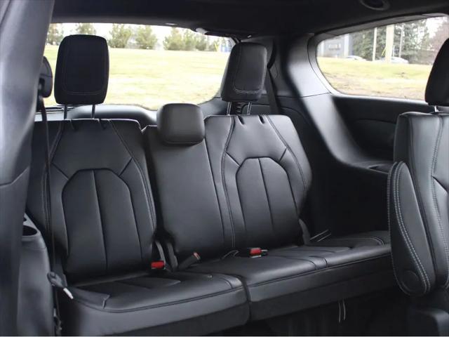 2026 Chrysler Pacifica Select AWD