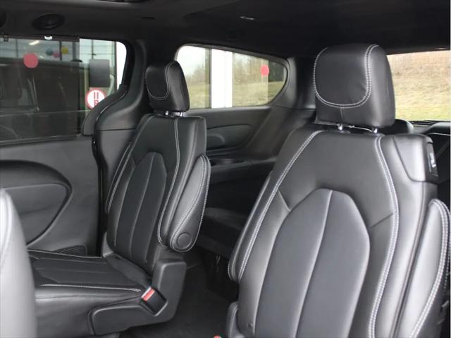 2026 Chrysler Pacifica Select AWD