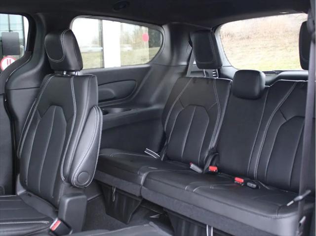 2026 Chrysler Pacifica Select AWD