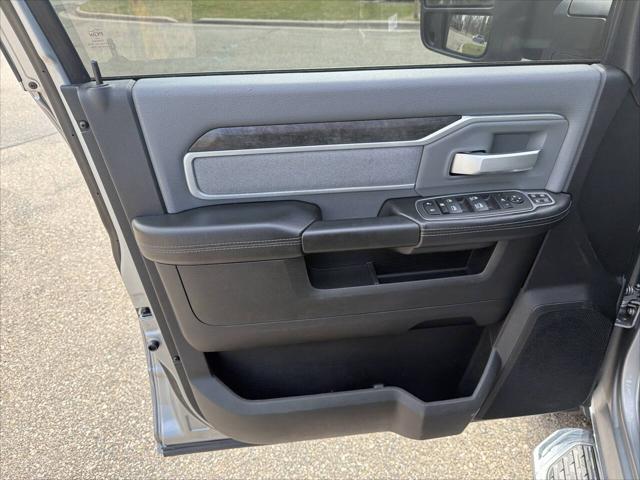 2023 Ram 3500 Big Horn Crew Cab 4x4 8' Box