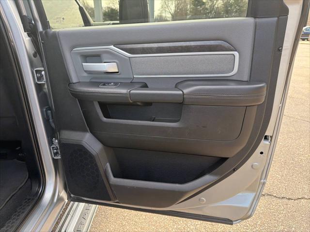 2023 Ram 3500 Big Horn Crew Cab 4x4 8' Box