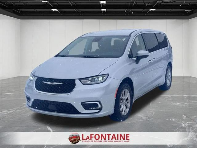 2023 Chrysler Pacifica Touring L for sale in Walled Lake, MI