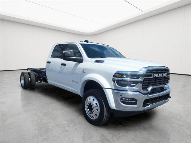 2026 RAM 5500 Chassis RAM 5500 BIG HORN CHASSIS CREW CAB 4X4 84 CA