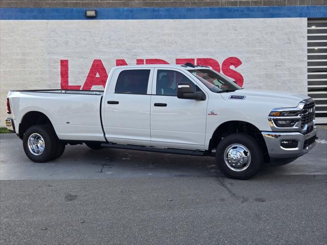2026 RAM Ram 3500 RAM 3500 TRADESMAN CREW CAB 4X4 8 BOX