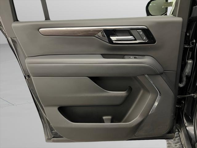 2025 Chevrolet Suburban 4WD Z71