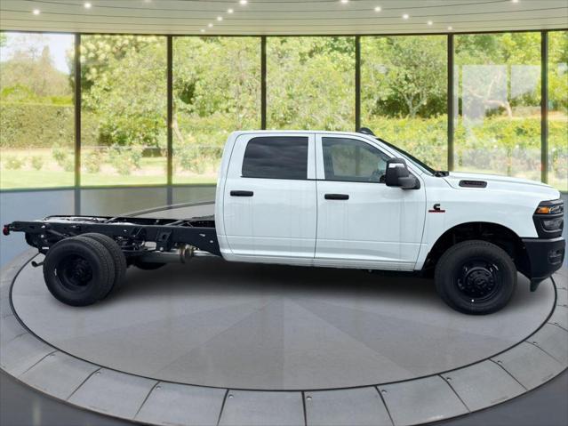 2026 RAM Ram 3500 Chassis Cab RAM 3500 TRADESMAN CREW CAB CHASSIS 4X4 60 CA 2026 RAM Ram 3500 Chassis Cab RAM 3500 TRADESMAN CREW CAB CHASSIS 4X4 60 CA