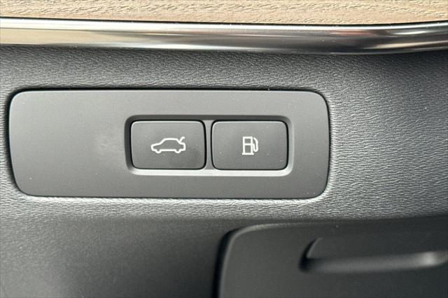 2026 Volvo XC90 Plug-In Hybrid Plus, T8 AWD, Electric/Gasoline, Bright, 7 Seats