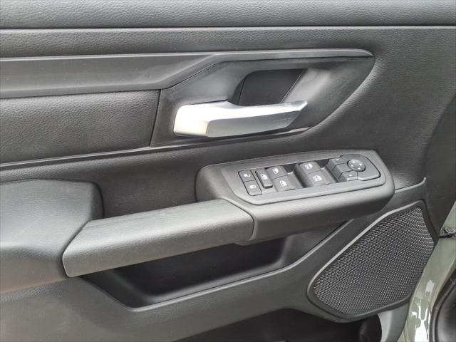 2026 Ram 1500 Express Crew Cab 4x4 5'7" Box