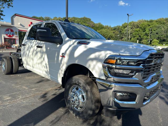 2026 RAM 3500 Chassis RAM 3500 TRADESMAN CREW CAB CHASSIS 4X4 60 CA