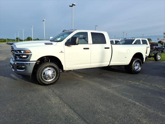 2026 RAM Ram 3500 RAM 3500 TRADESMAN CREW CAB 4X4 8 BOX