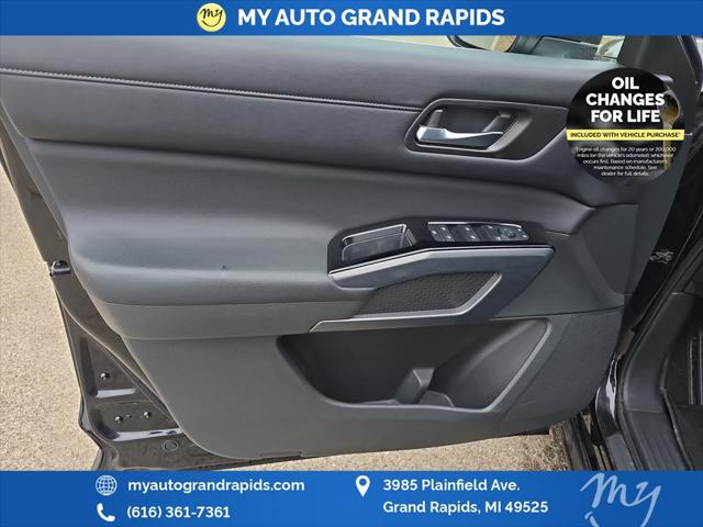 2023 Nissan Pathfinder SL 4WD
