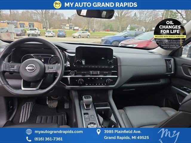 2023 Nissan Pathfinder SL 4WD