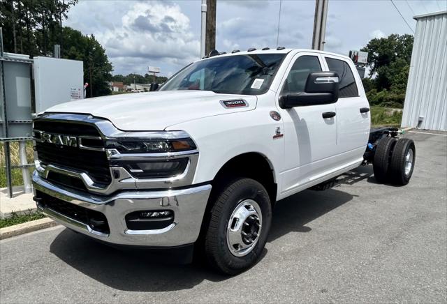 2026 RAM Ram 3500 Chassis Cab RAM 3500 TRADESMAN CREW CAB CHASSIS 4X4 60 CA