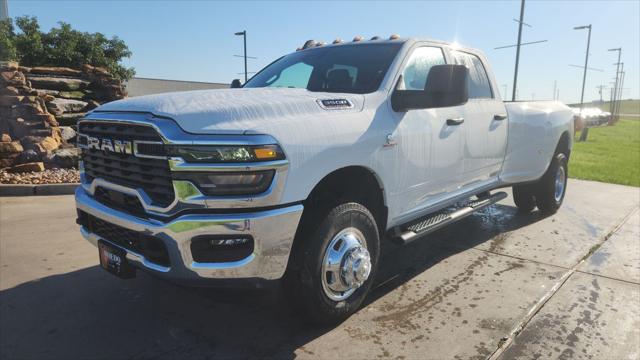 2026 RAM Ram 3500 RAM 3500 TRADESMAN CREW CAB 4X4 8 BOX