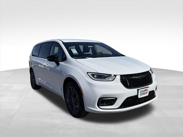 2026 Chrysler Pacifica Select AWD