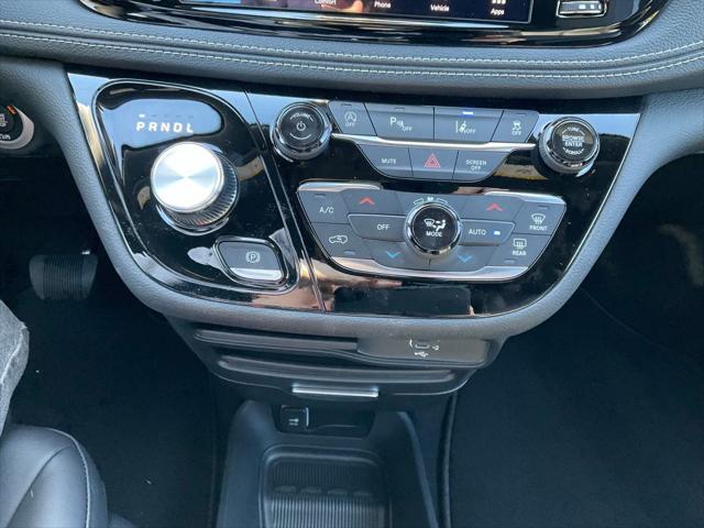 2026 Chrysler Pacifica Select AWD