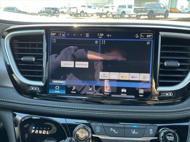 2026 Chrysler Pacifica Select AWD
