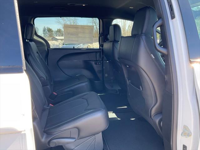 2026 Chrysler Pacifica Select AWD