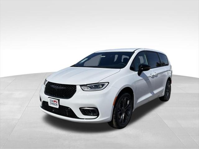 2026 Chrysler Pacifica Select AWD