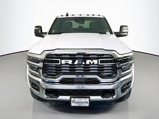 2026 RAM 5500 Chassis RAM 5500 BIG HORN CHASSIS CREW CAB 4X4 60 CA