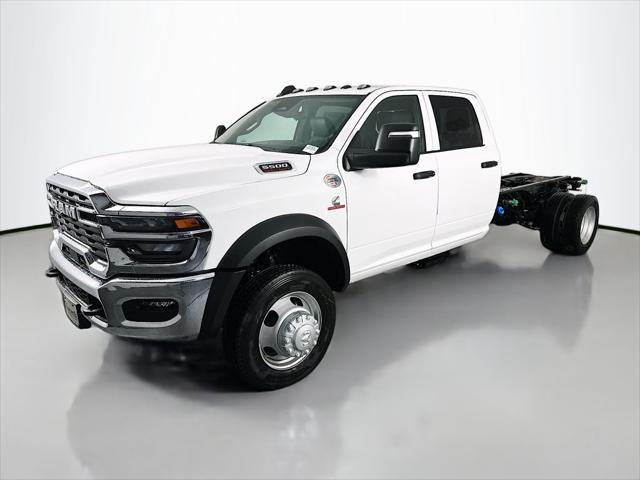 2026 RAM Ram 5500 Chassis Cab RAM 5500 TRADESMAN CHASSIS CREW CAB 4X4 84 CA