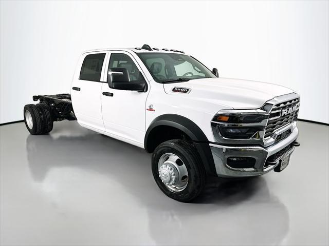 2026 RAM 5500 Chassis RAM 5500 TRADESMAN CHASSIS CREW CAB 4X4 84 CA