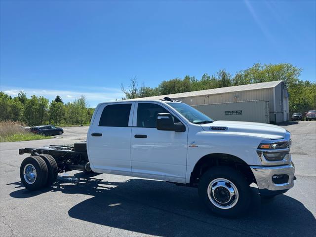 2026 RAM Ram 3500 Chassis Cab RAM 3500 TRADESMAN CREW CAB CHASSIS 4X4 60 CA