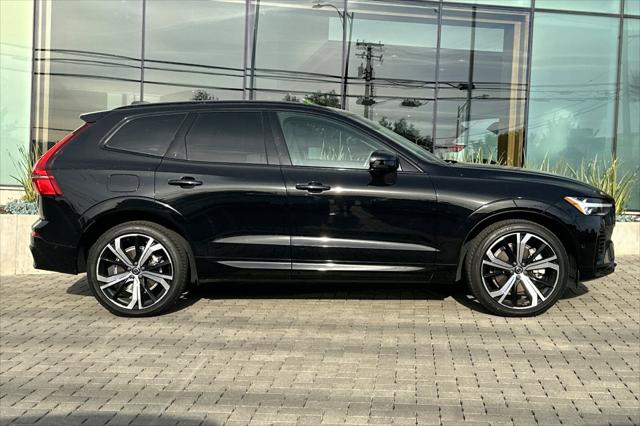 2023 Volvo XC60 Recharge T8 Ultimate Dark Theme