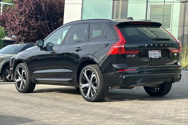 2023 Volvo XC60 Recharge T8 Ultimate Dark Theme
