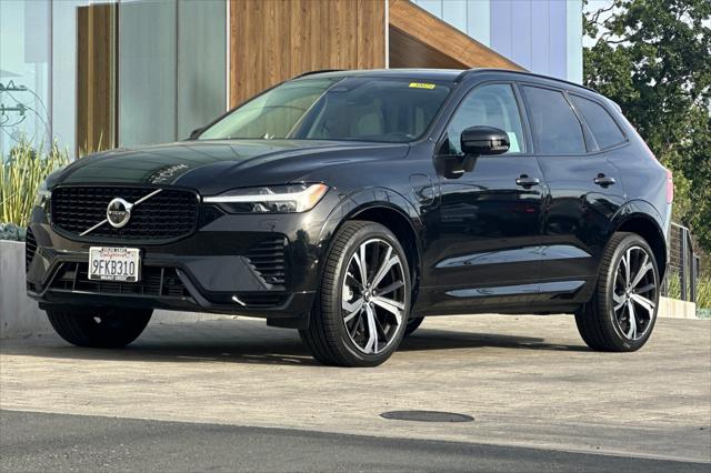 2023 Volvo XC60 Recharge T8 Ultimate Dark Theme