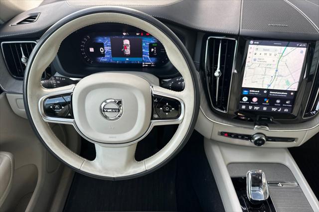 2023 Volvo XC60 Recharge T8 Ultimate Dark Theme