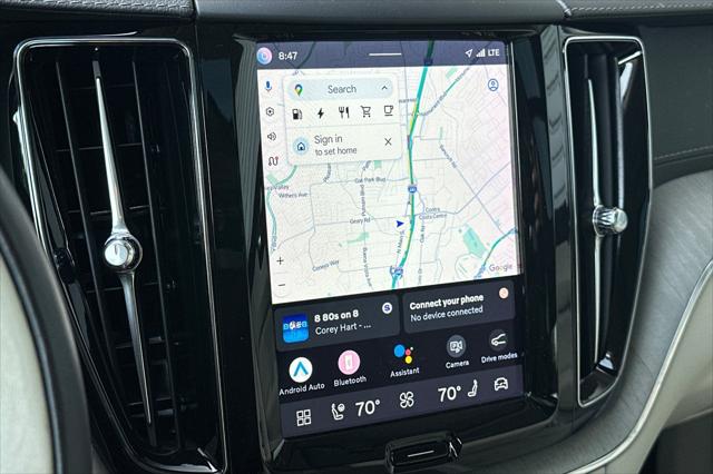 2023 Volvo XC60 Recharge T8 Ultimate Dark Theme
