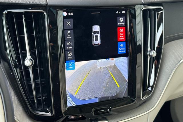 2023 Volvo XC60 Recharge T8 Ultimate Dark Theme