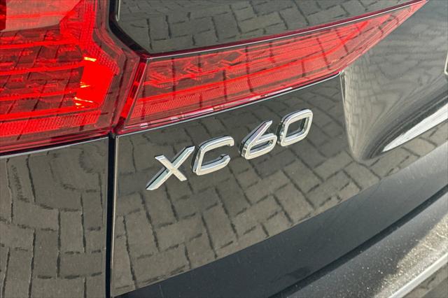 2023 Volvo XC60 Recharge T8 Ultimate Dark Theme