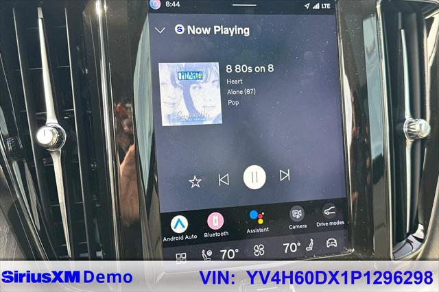 2023 Volvo XC60 Recharge T8 Ultimate Dark Theme