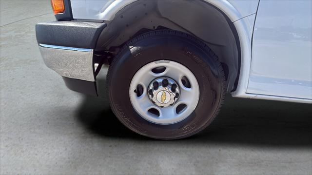 2024 Chevrolet Express Passenger RWD 3500 Extended Wheelbase LT