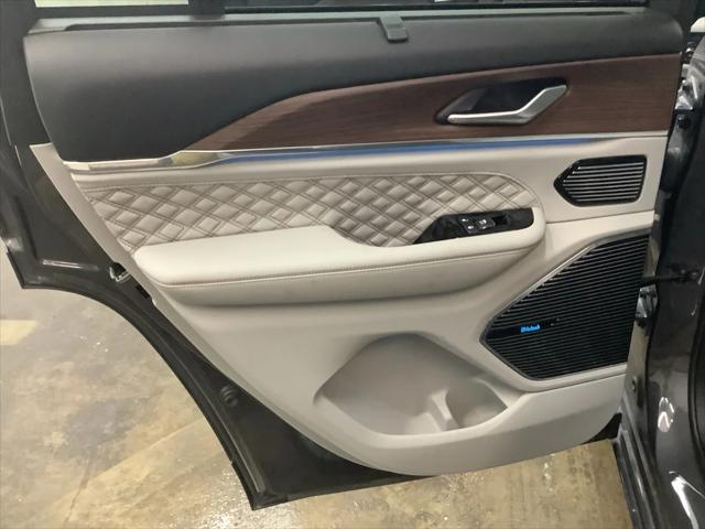 2022 Jeep Grand Cherokee Summit 4x4