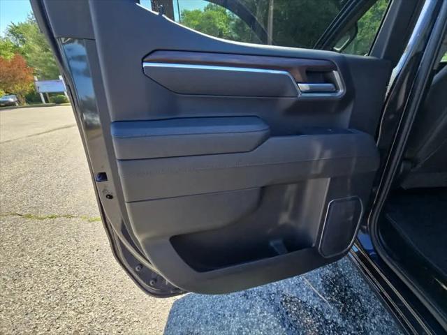 2025 GMC Sierra 1500 4WD Crew Cab Short Box SLT