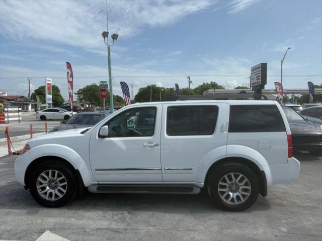 2010 Nissan Pathfinder LE