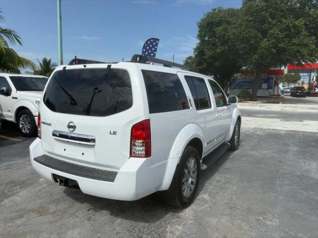 2010 Nissan Pathfinder LE
