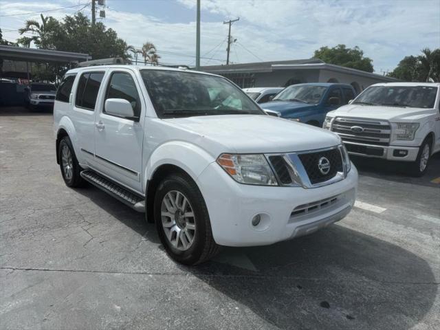 2010 Nissan Pathfinder LE