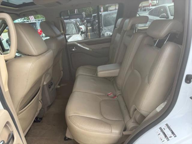 2010 Nissan Pathfinder LE