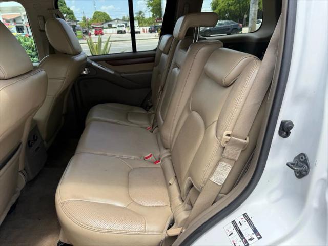 2010 Nissan Pathfinder LE